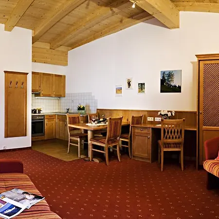 Ξενοδοχείο με διαμερίσματα Garni Strasser