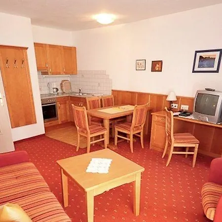 Aparthotel Garni Strasser 3*