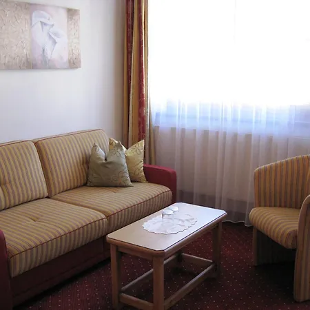 Garni Strasser Aparthotel 3*