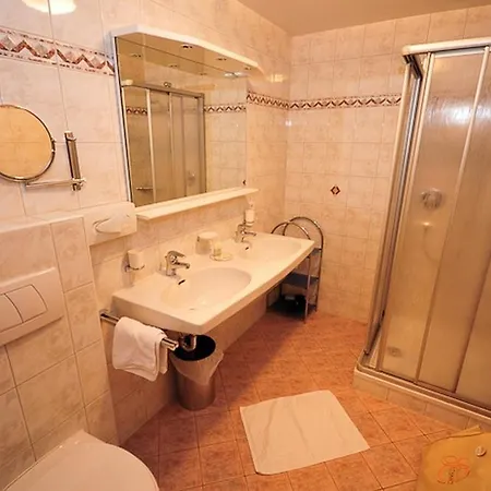 Ξενοδοχείο με διαμερίσματα Garni Strasser 3*