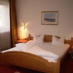 Garni Strasser Lejlighedshotel 3*
