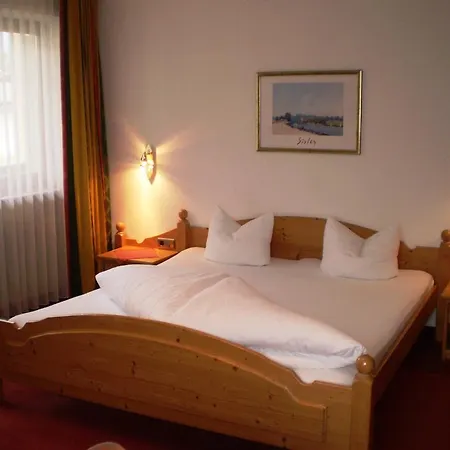 Garni Strasser Aparthotel 3*