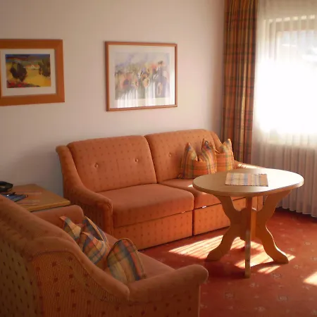 Garni Strasser Aparthotel 4*