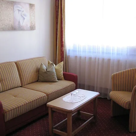 Garni Strasser Aparthotel 4*